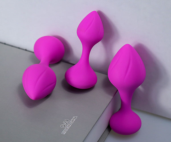 Clit Vibrators red butt plug